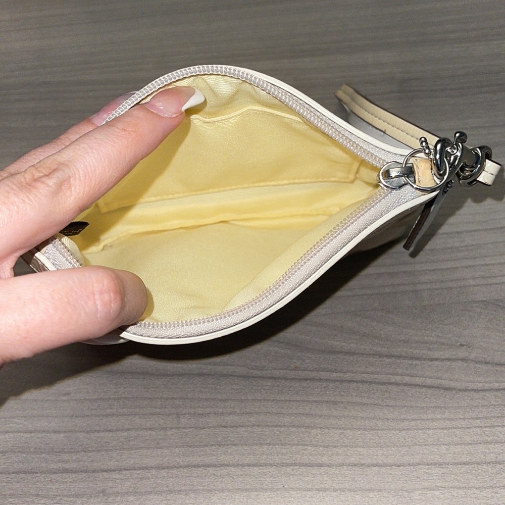 Coach wristlet - Picture 4 of 4